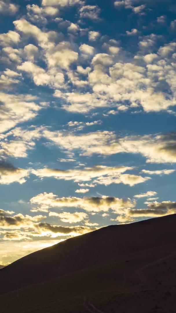 延迟最美西藏羊卓雍措清晨日出素材视频的预览图