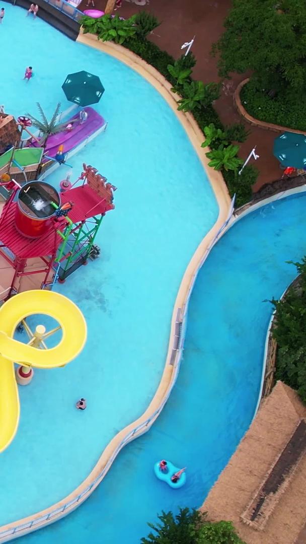 夏季航拍城市欢乐谷亲子消暑娱乐冲浪水素材视频的预览图