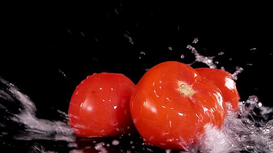 番茄冲水造型1000帧升格实拍视频的预览图