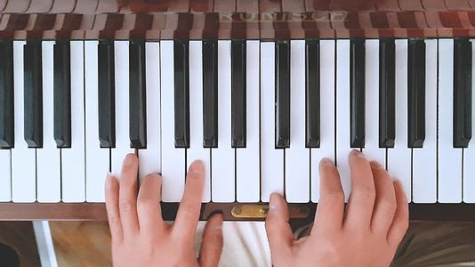 假期钢琴教育培训视频的预览图