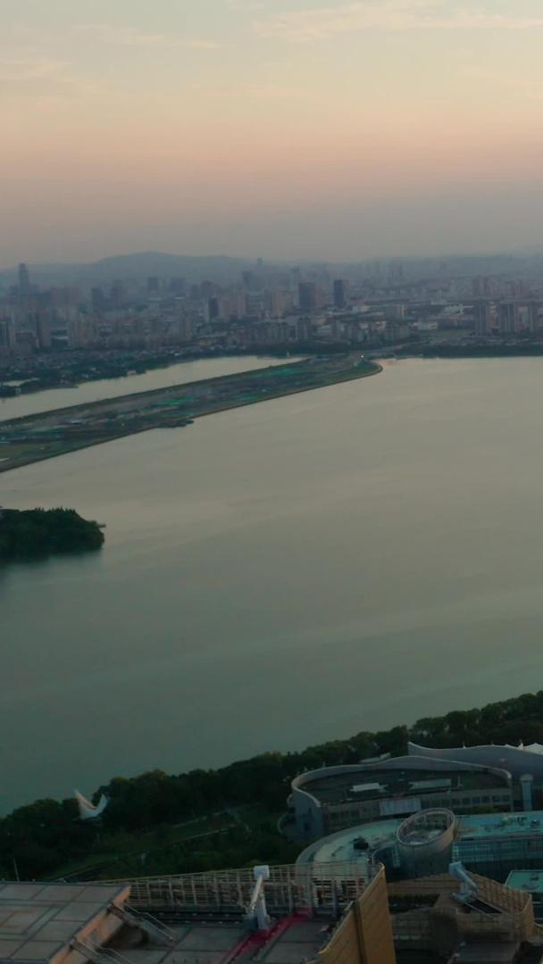 苏州五金鸡湖航拍全貌视频的预览图