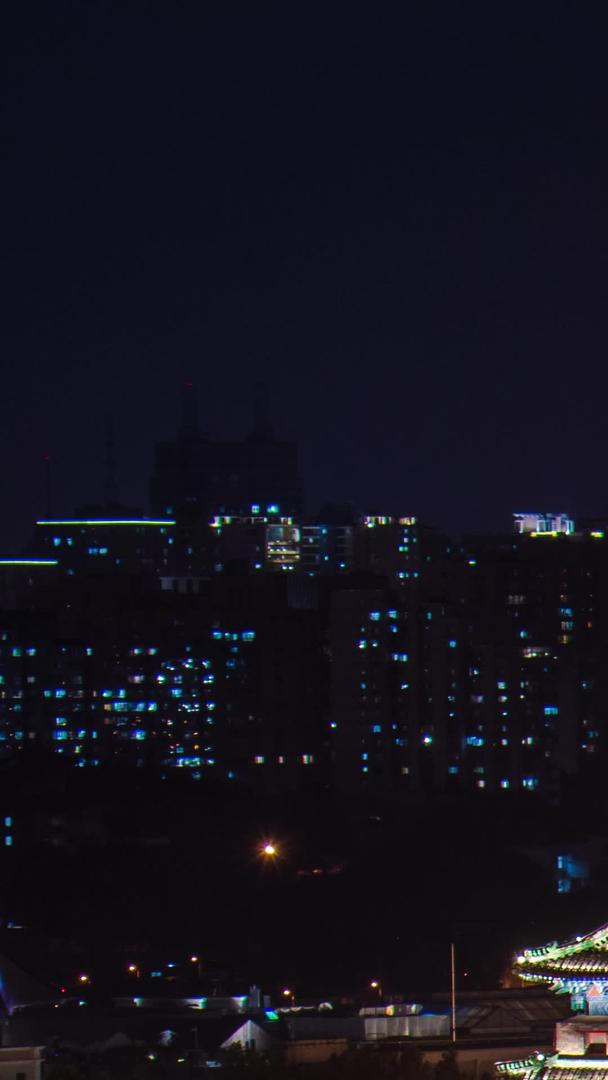 夜间北京正阳门箭楼车轨延时视频的预览图