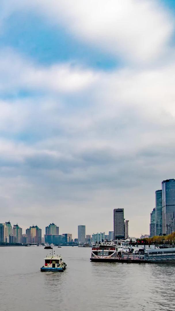 上海陆家嘴中心大厦城市云流动船只延迟摄影视频的预览图