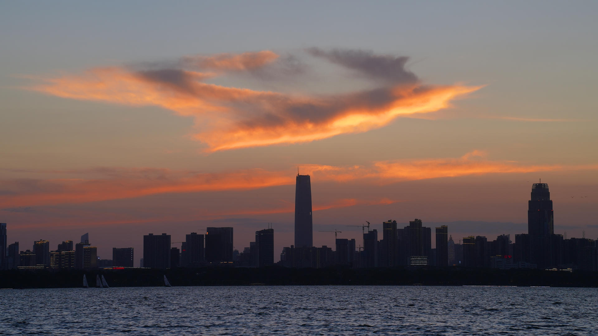 延时摄影城市地标天际线高楼建筑天空晚霞夕阳4k素材视频的预览图