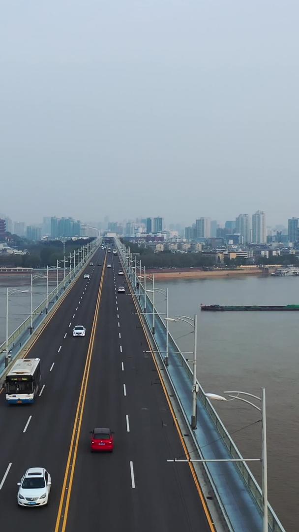 武汉地标黄鹤楼长江大桥航拍视频的预览图