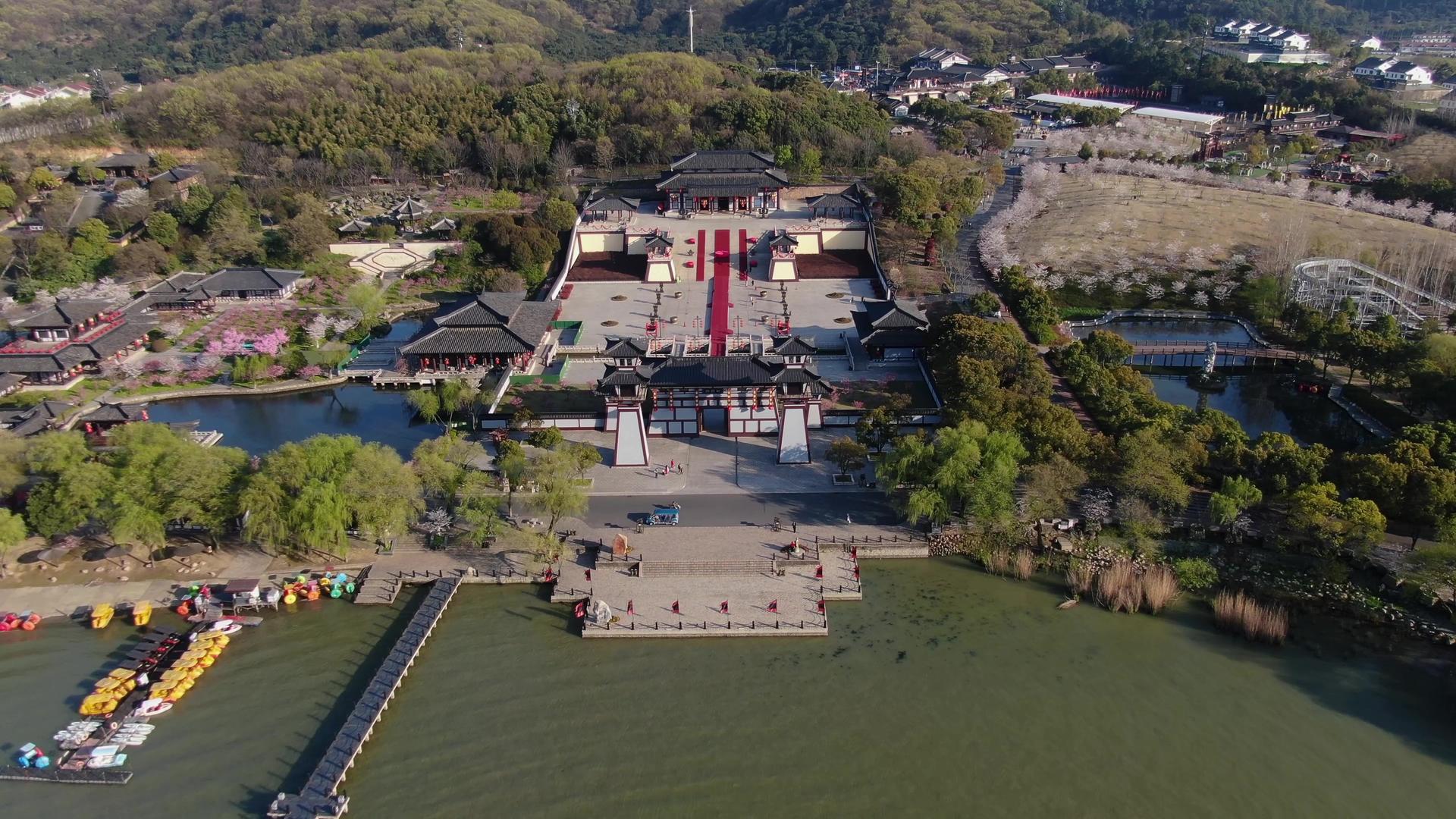 航拍三国影视城吴王宫视频视频的预览图