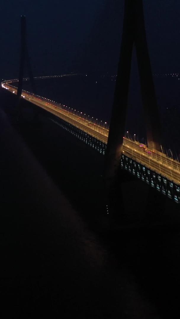 沪苏通长江大桥夜景交通视频的预览图