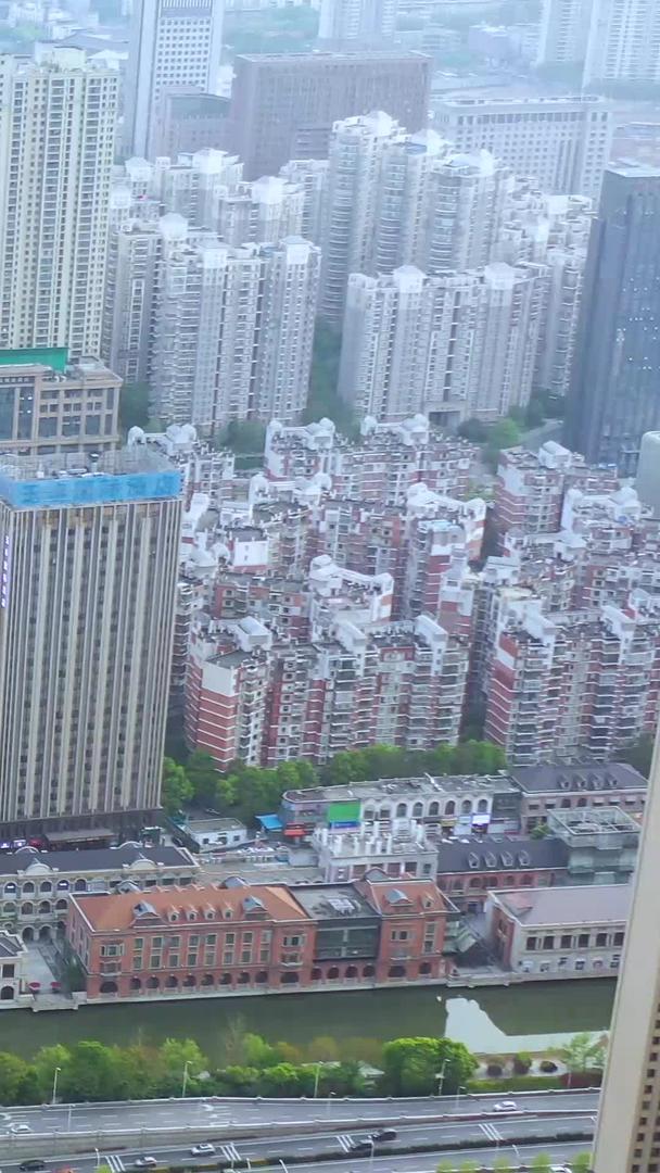 武汉楚河汉街商业区航拍及立交桥交通视频的预览图