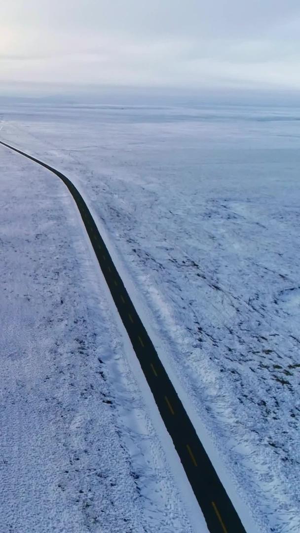 公路在雪地上视频的预览图