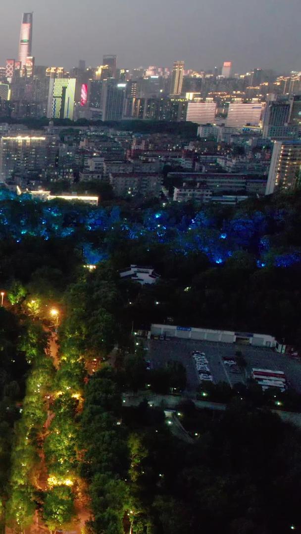 辛亥革命纪念馆的航拍夜晚视频素材视频的预览图
