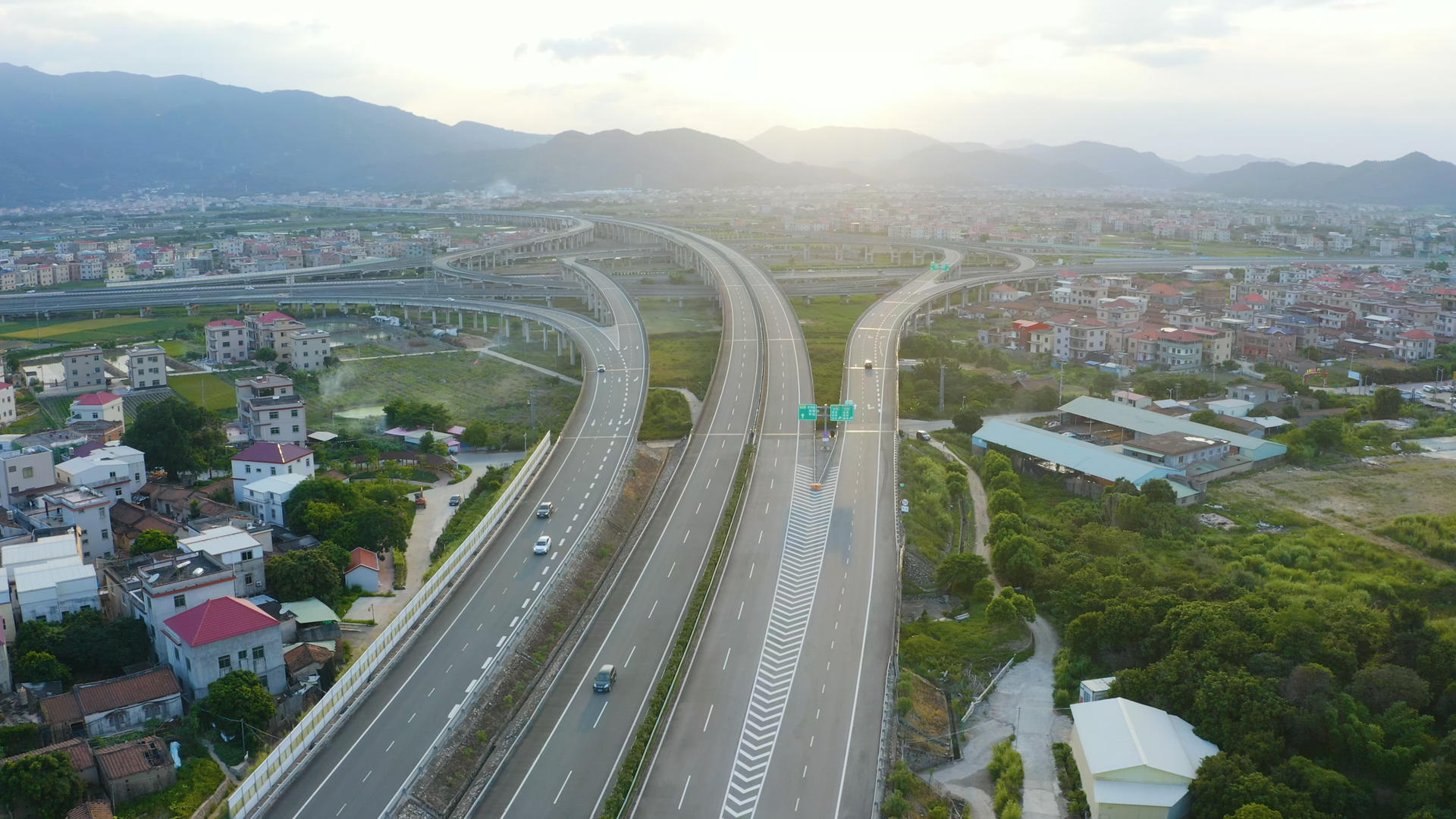 城际道路交通合集视频的预览图