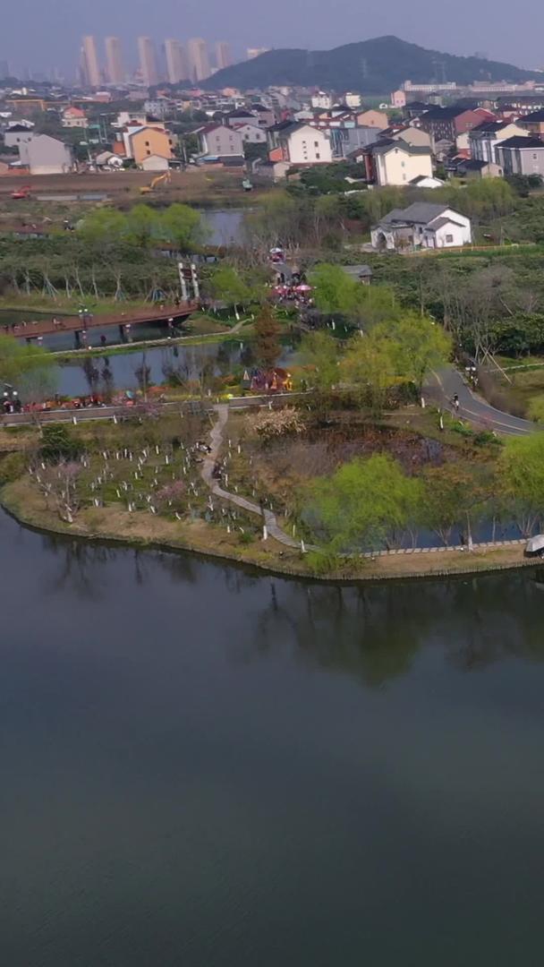 丁山湖春景航拍视频的预览图