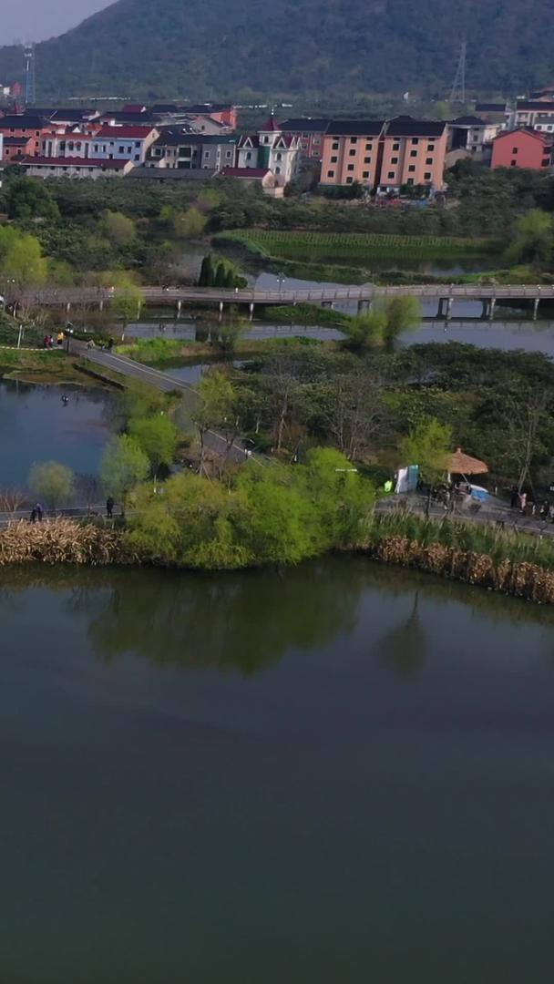 丁山湖春景航拍视频的预览图