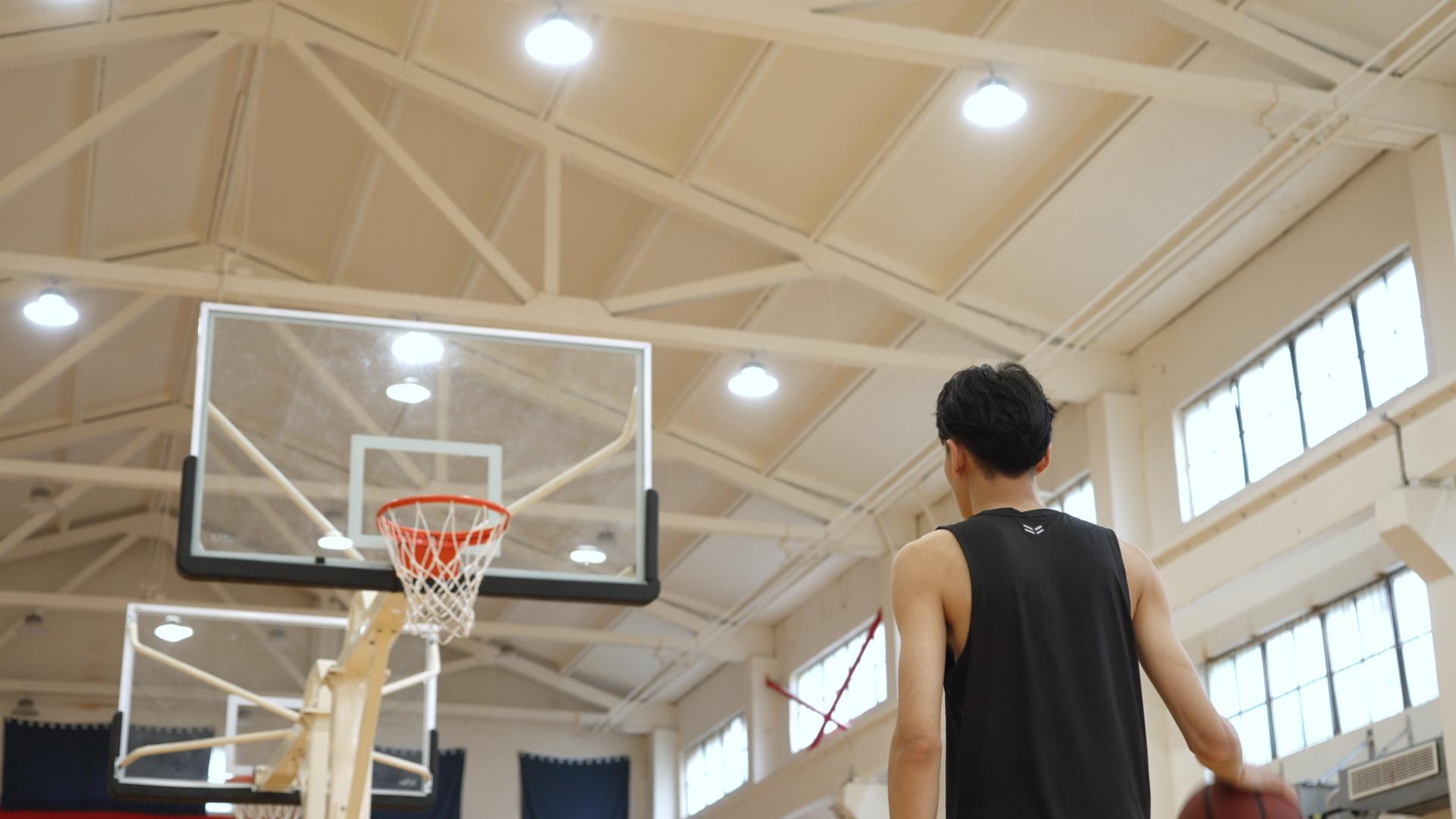 室内篮球场投篮进框视频的预览图