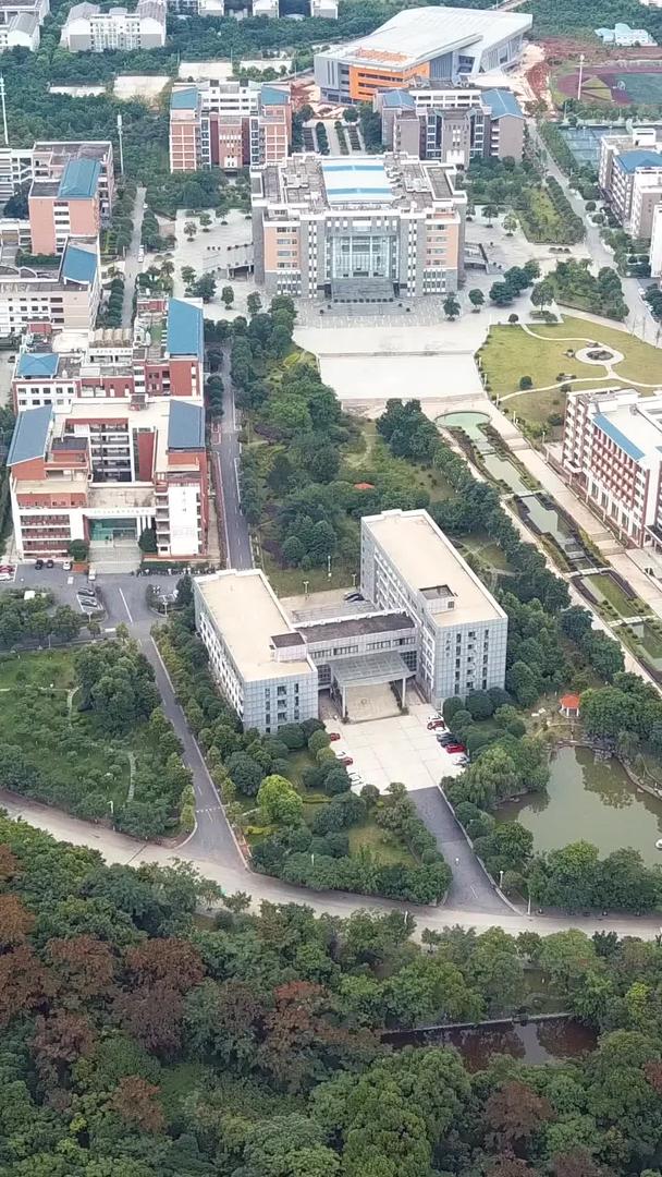 桂林理工大学高清航空摄影大学校园视频的预览图