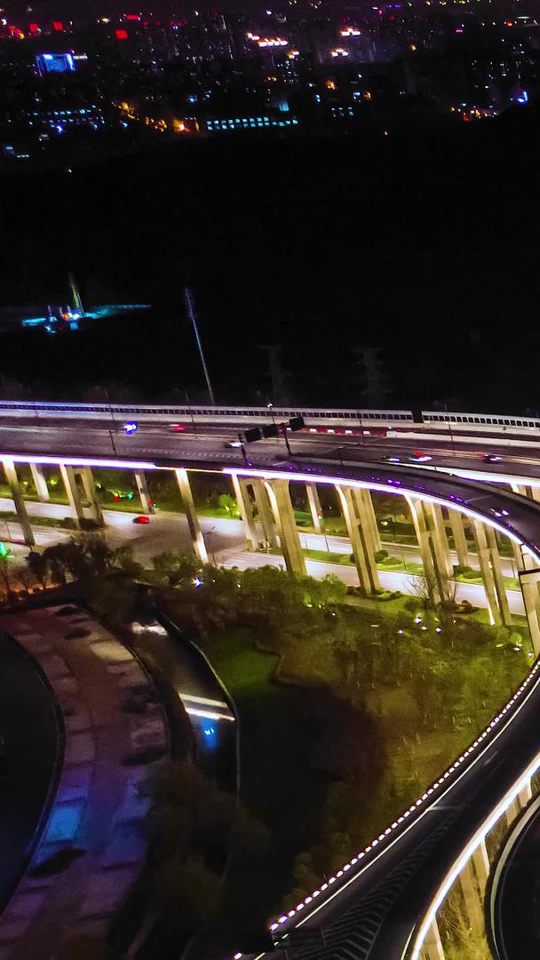 航拍城市立交桥夜景延时摄影视频的预览图