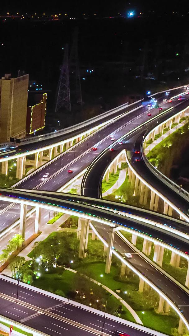 航拍城市立交桥夜景延时摄影视频的预览图