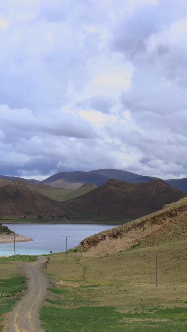 西藏羊湖秘境日托寺延迟视频视频的预览图