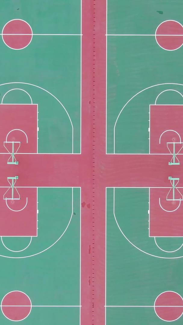 多角度航拍空旷篮球场场空旷篮球场视频的预览图