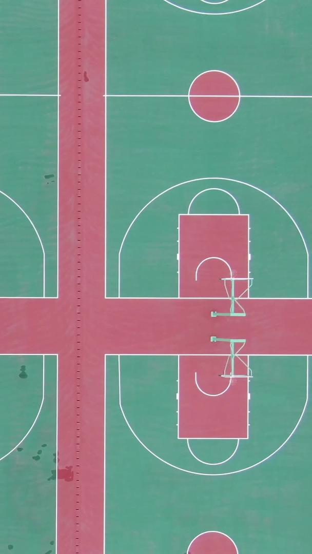 多角度航拍空旷篮球场场空旷篮球场视频的预览图