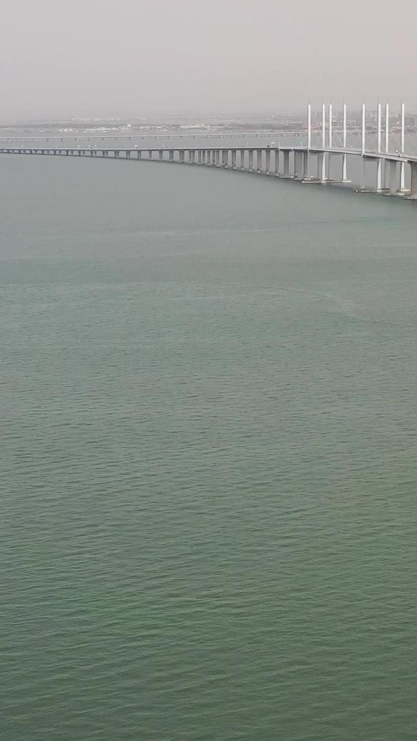 青岛跨海大桥高速公路航拍视频视频的预览图