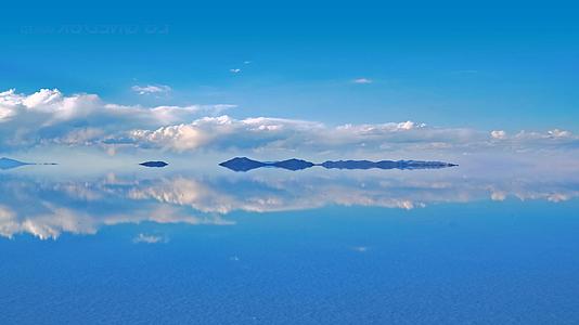 8K湖泊水天一镜蓝天白云视频的预览图