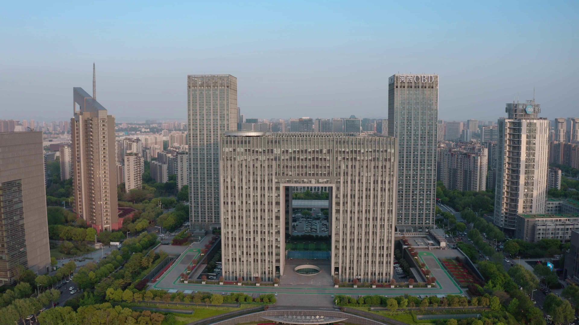 4K航拍南京河西CBD中央商务区视频的预览图