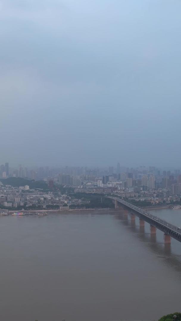 城市长江江景桥道路交通交通街景素材视频的预览图