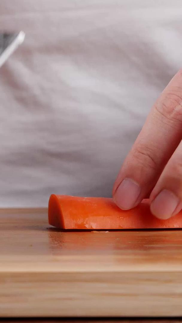 高清度切胡萝卜切菜视频的预览图