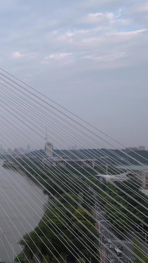 航拍城市桥梁道路交通江景车流街景素材视频的预览图