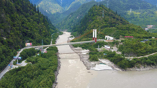 4K航拍中国通麦特大桥天险川藏公路视频的预览图