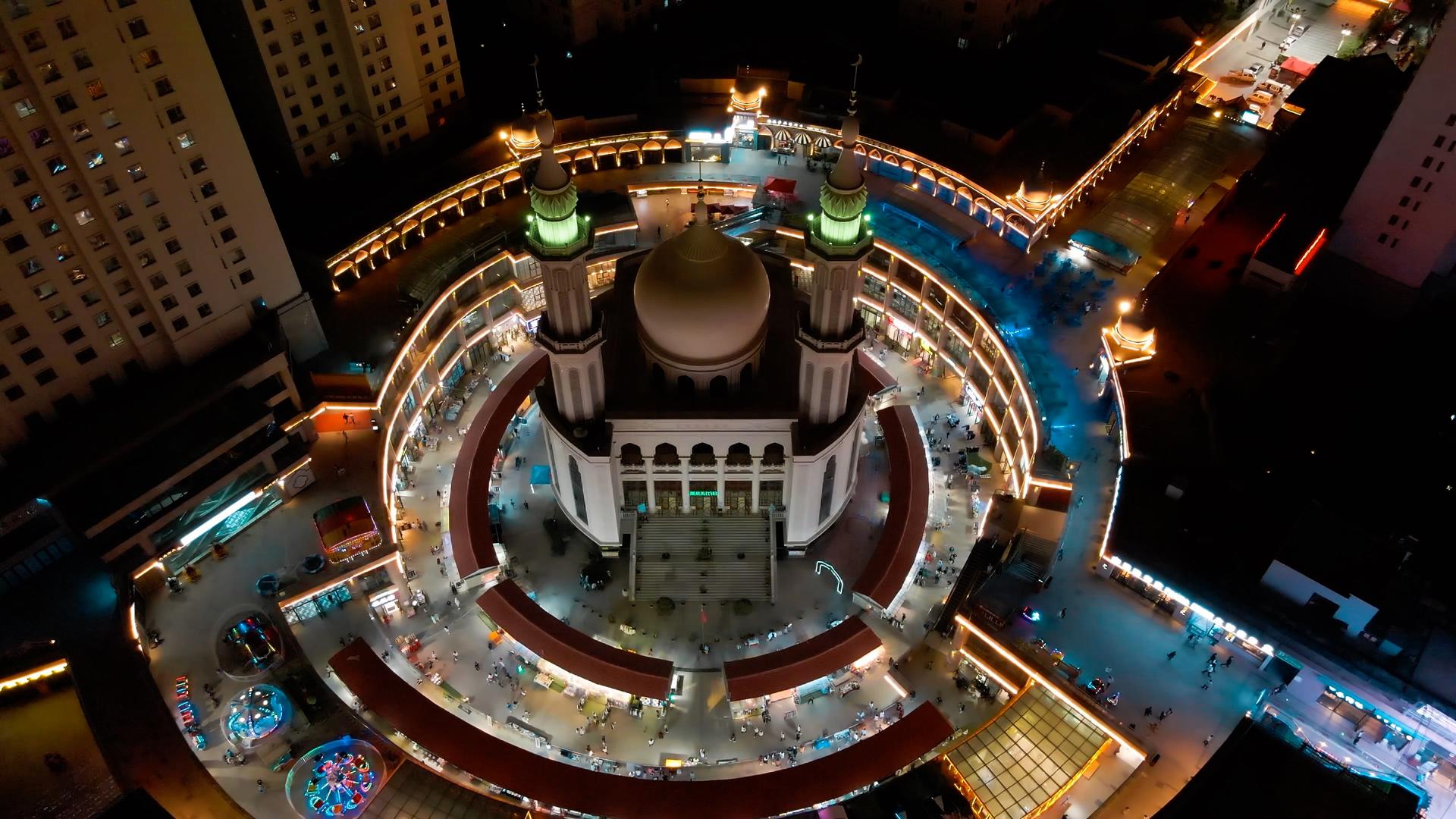 航拍西宁新千广场清真寺视频的预览图