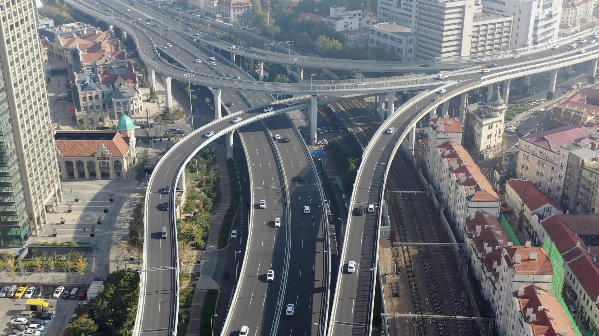 青岛城市交通立交桥航拍4K实拍视频的预览图