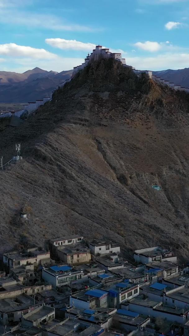 西藏日喀则江孜县江孜镇航拍视频视频的预览图
