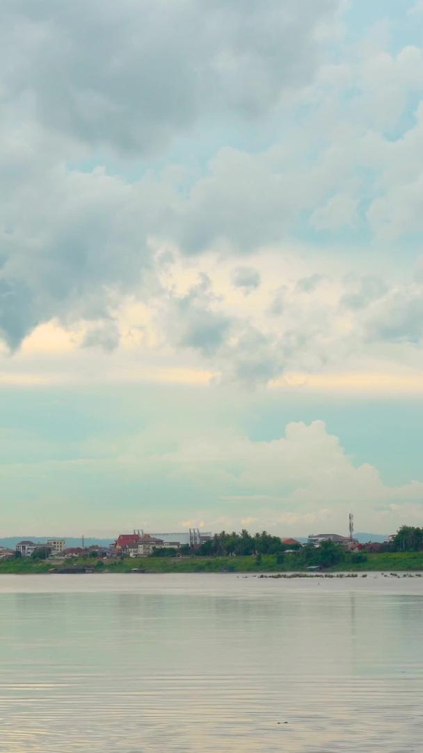 老挝首都湄公河对岸万象延时视频的预览图