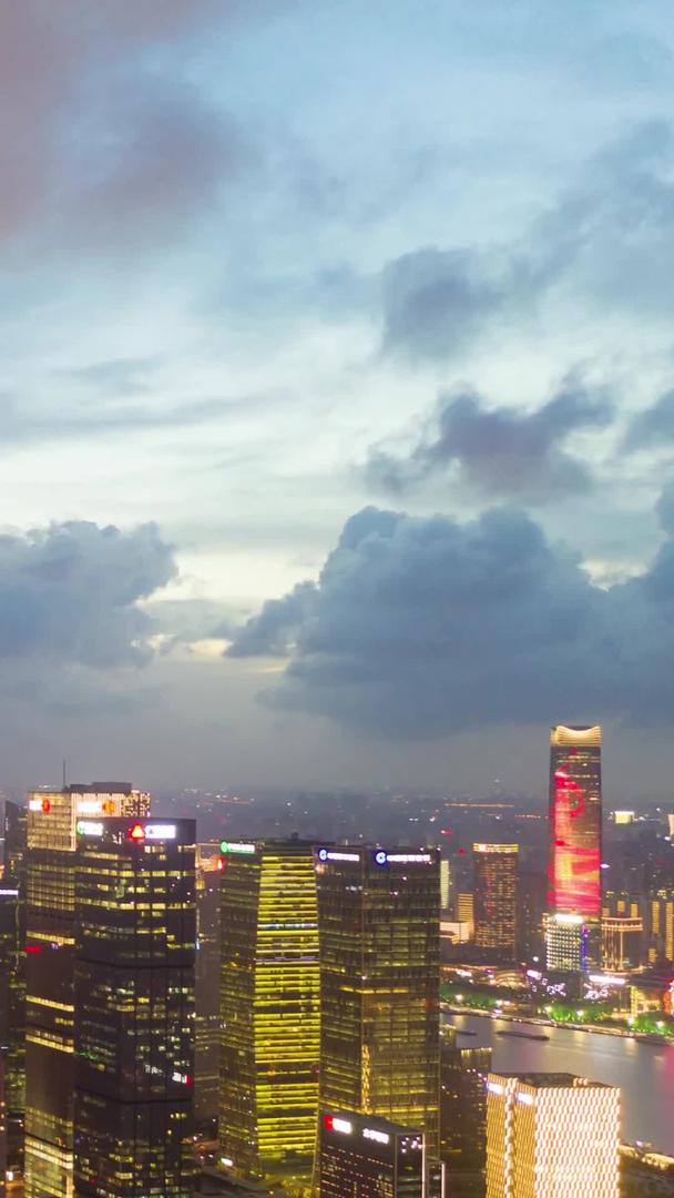 延迟摄影的上海陆家嘴金融中心视频的预览图