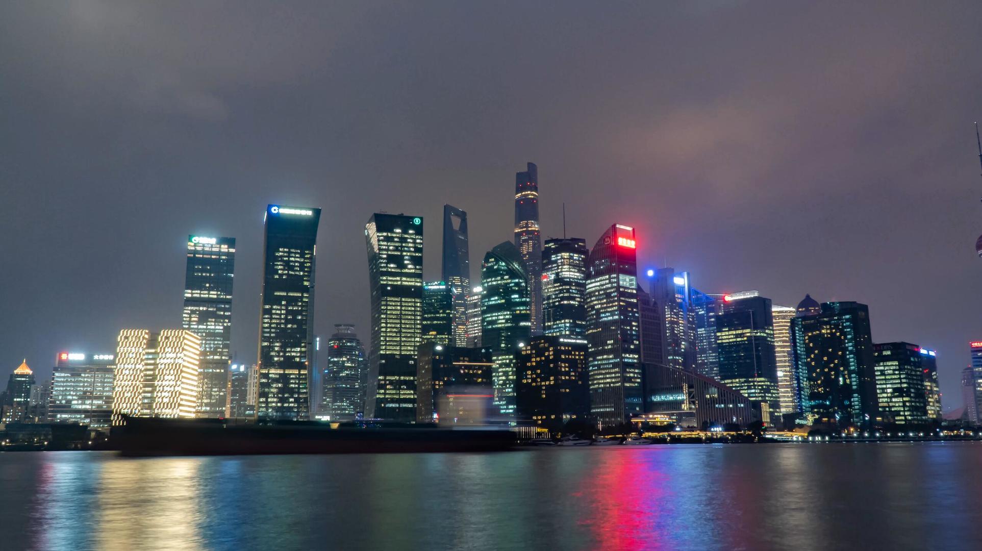 8k上海天际线cbd地标黄浦江高楼大厦夜景移动延时摄影视频的预览图