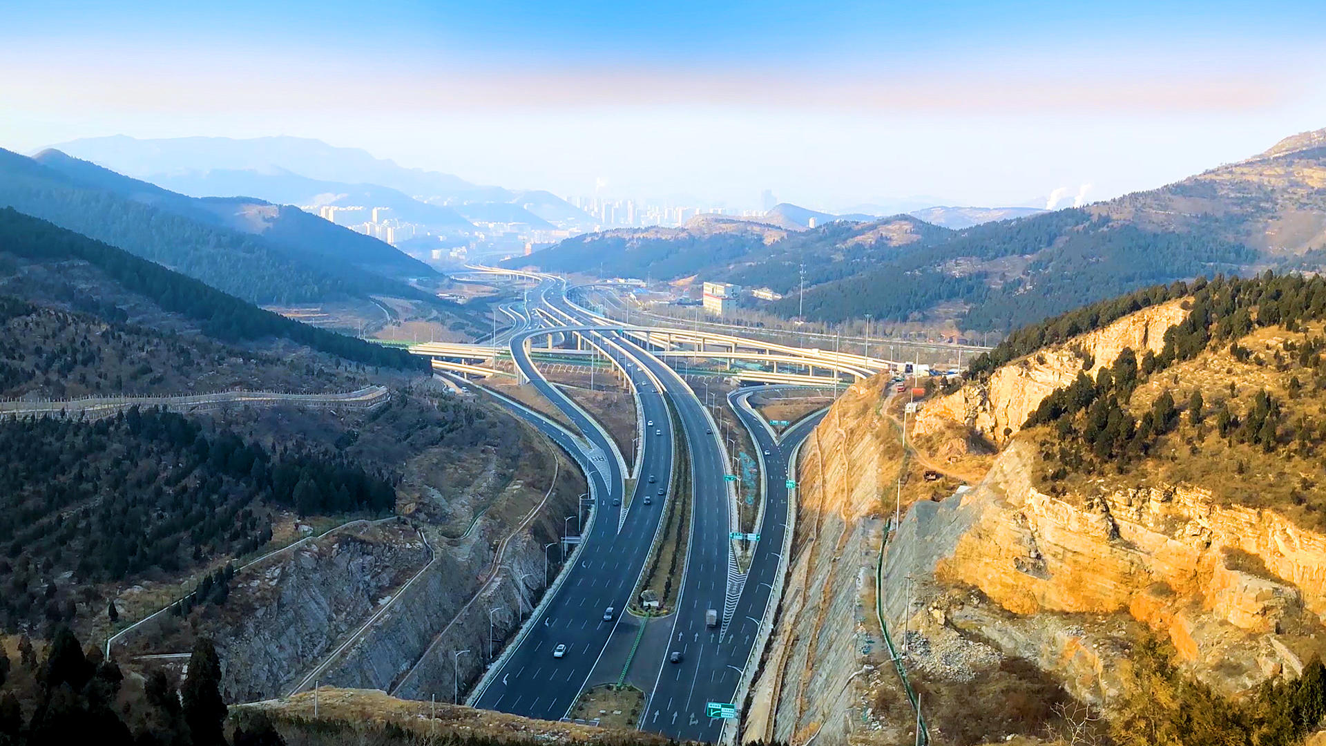 延时济南最大立交桥扳倒井视频的预览图