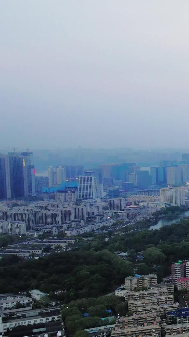 南京航拍地标江苏电视塔视频的预览图