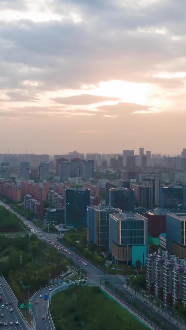 航拍延迟南京雨花软件谷夕阳视频的预览图