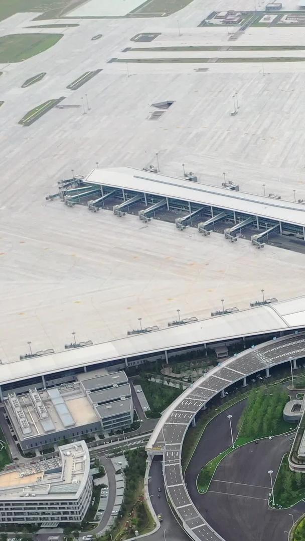 青岛胶东国际机场航站楼航拍视频视频的预览图
