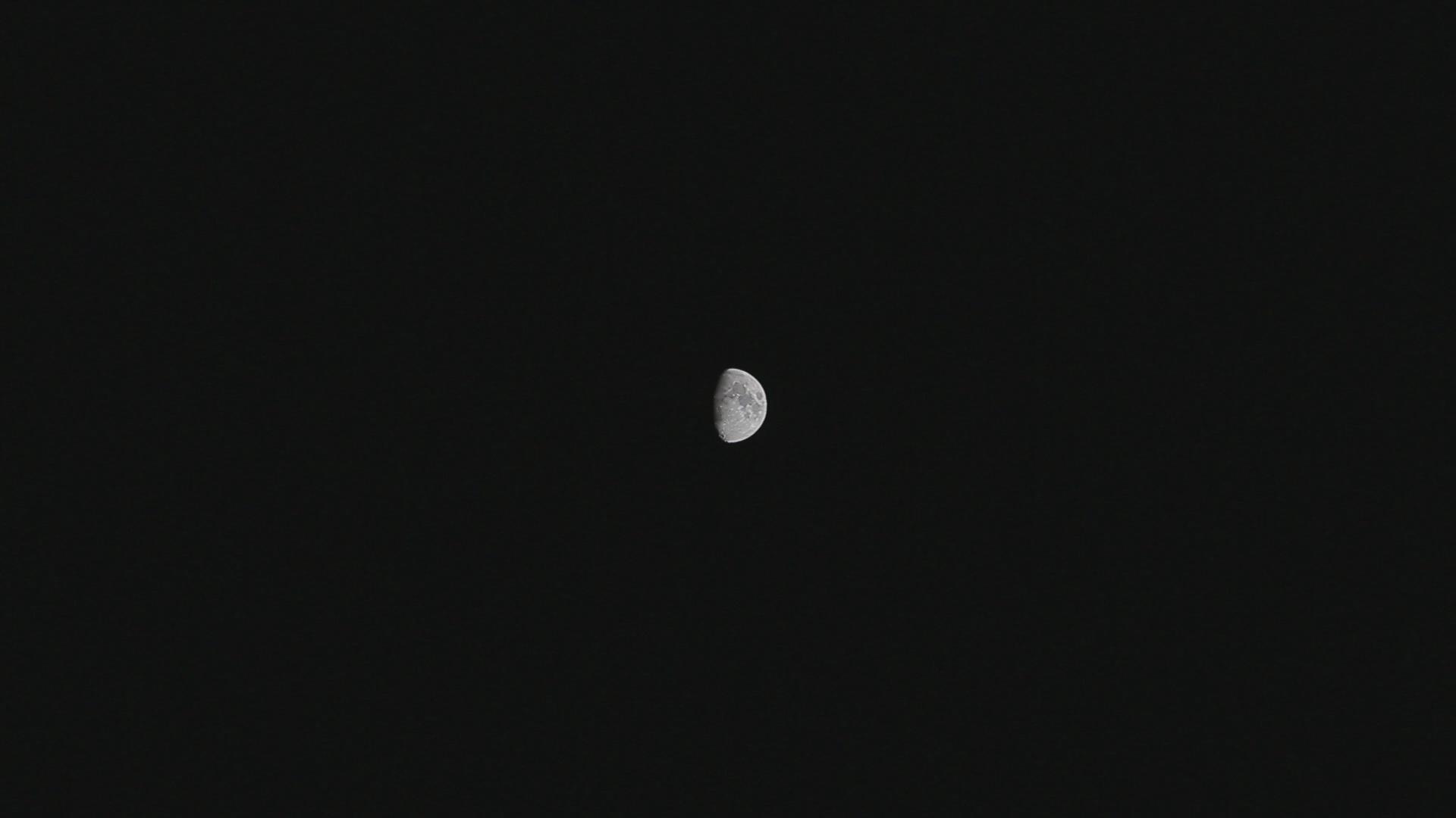 月亮半月上弦月实拍视频的预览图