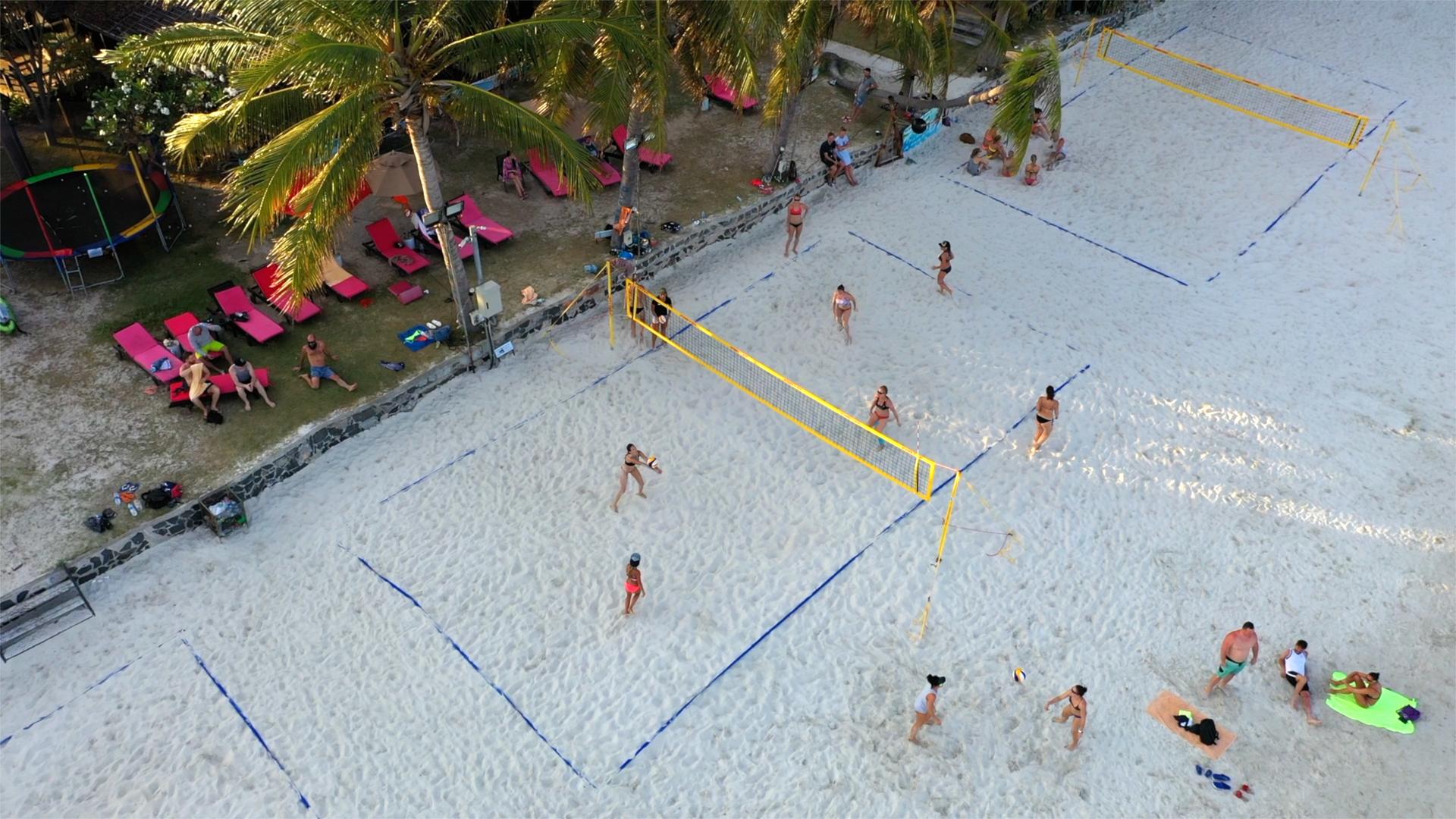 泰国帕岸岛上打沙滩排球视频的预览图