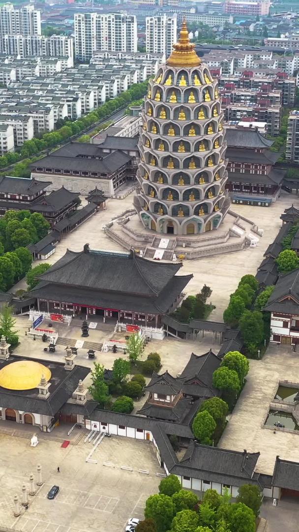 拍摄5A景区淹城宝林禅寺全景视频视频的预览图