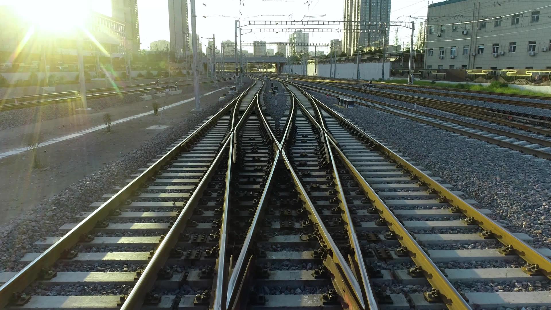 列车铁轨航拍视频的预览图