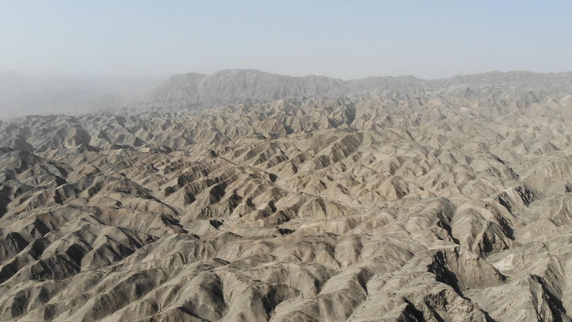 新疆巴音郭楞沙丘航拍视频的预览图
