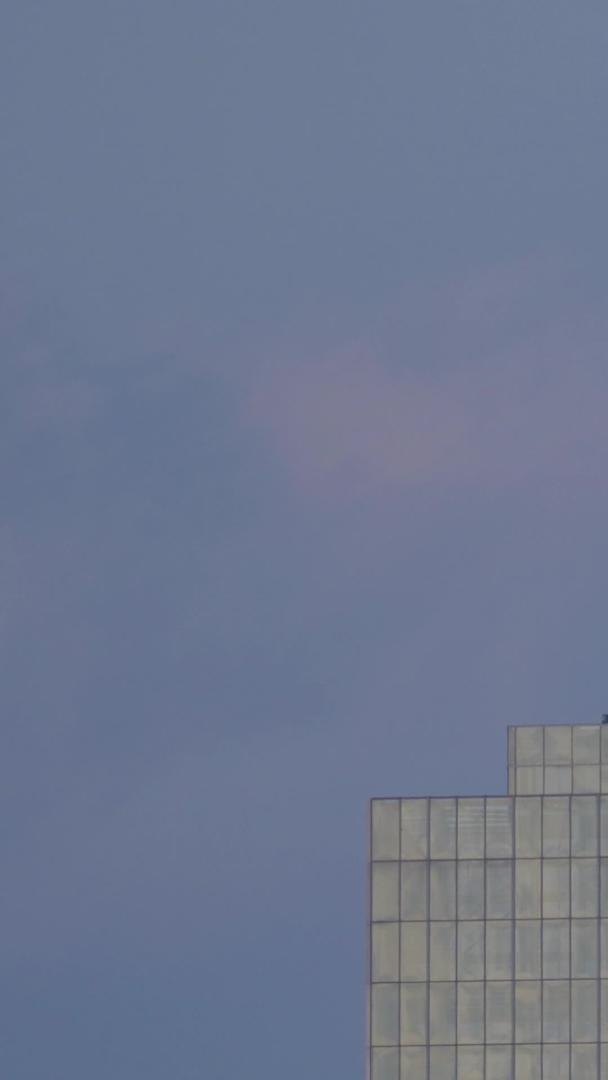 延时摄影城市天际线高楼天空白云自然风光素材视频的预览图