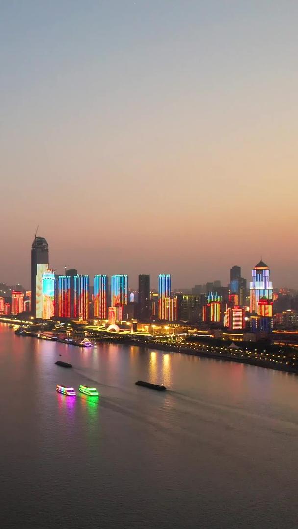 第一视角航拍长江两岸江景夜景灯光秀风光素材视频的预览图