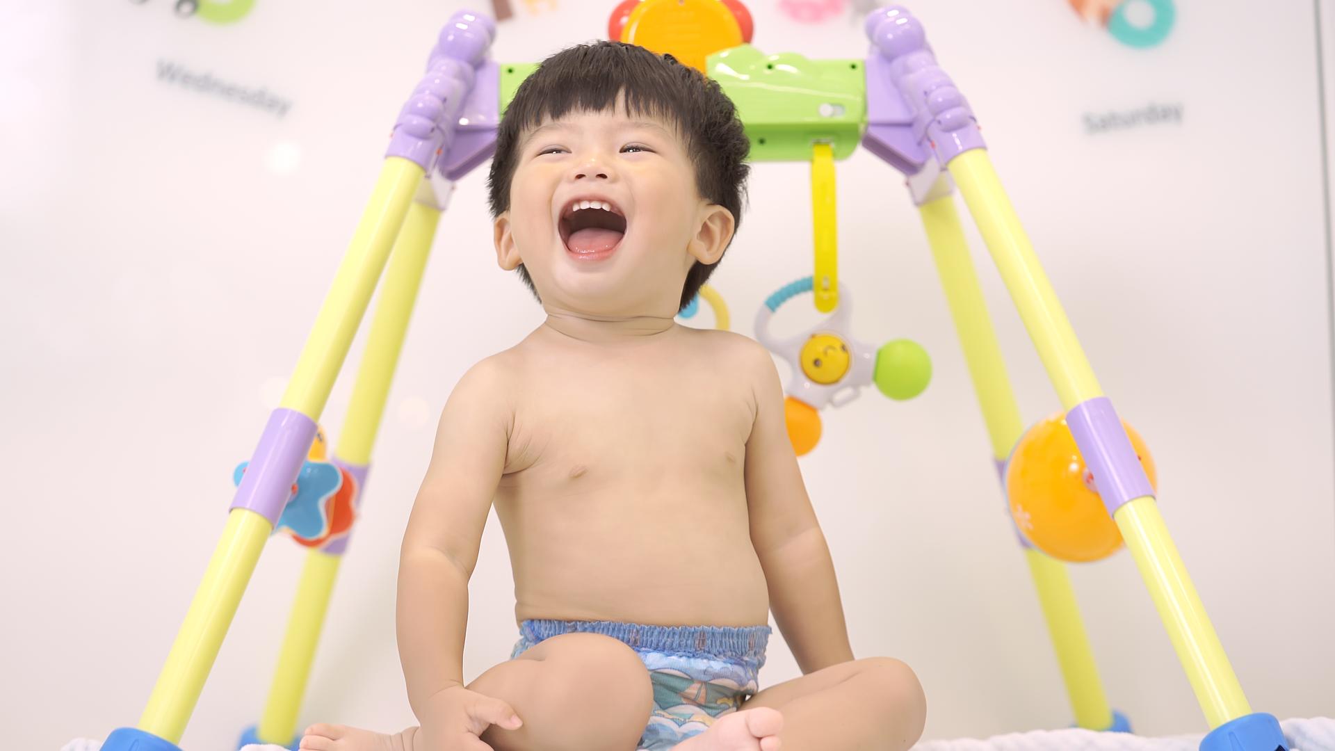 开心男宝宝视频的预览图