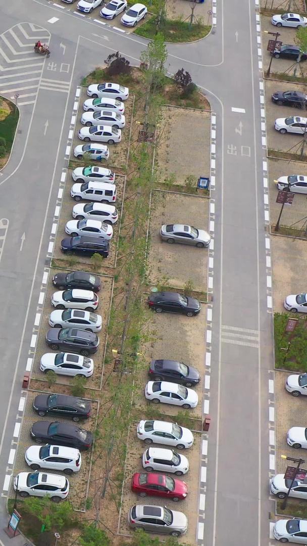 停车场航拍视频的预览图